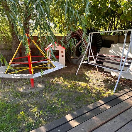 Prijemny Podkrovny Byt V Srdci Dechtic Dechtice Εξωτερικό φωτογραφία